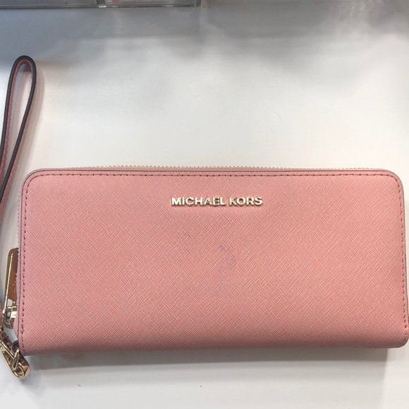 COPY - Micheal Kors Dusty Pink Wallet - Picture 1 of 8